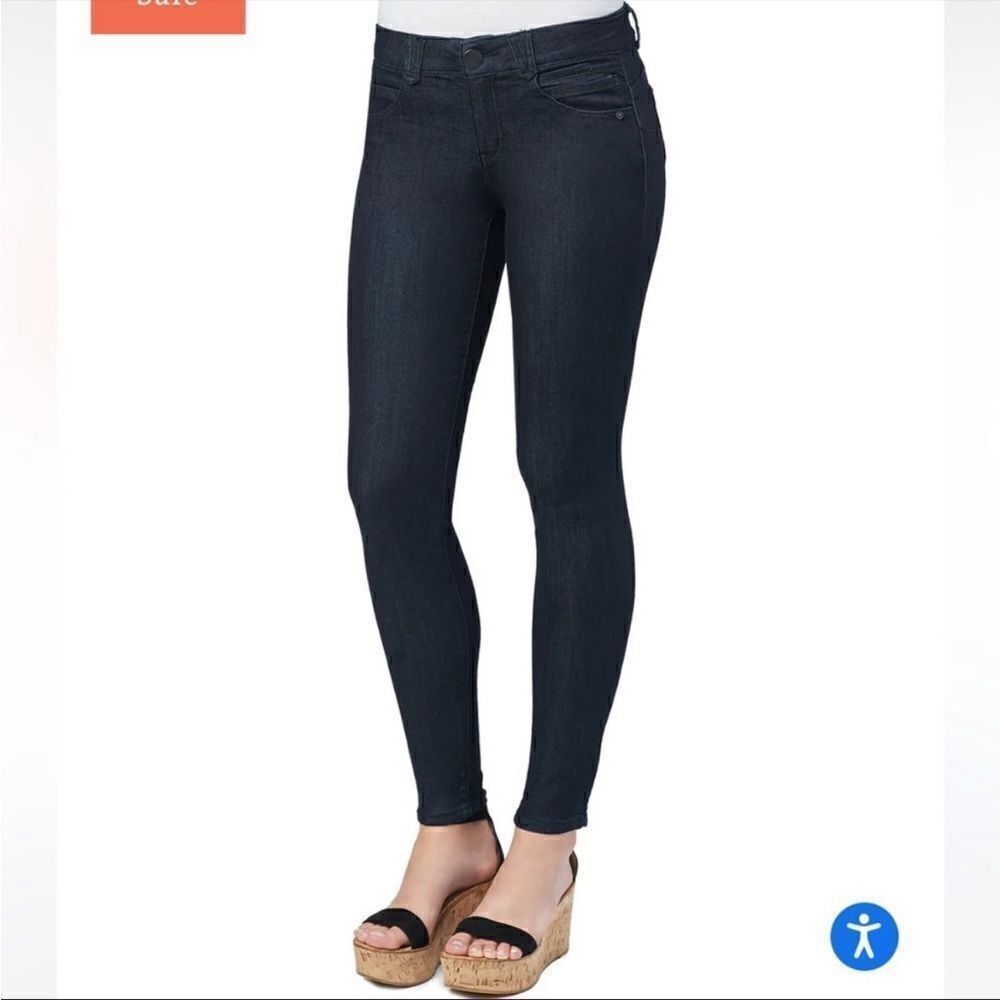 EXCELLENT CONDITION WOMEN’S SIZE 6 DEMOCRACY “AB”TECHNOLOGY DARK WASH JEANS